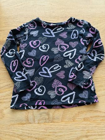 Kinder Langarmshirt mit Herzprint, Grösse 116 (5-6 Jahre)