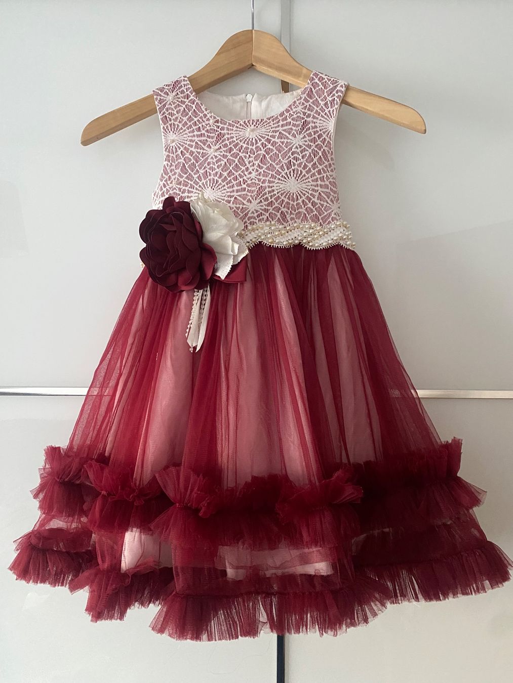 Kleider & Röcke: Festliches Mädchenkleid, bordeauxrot, Grösse 122 – Gebraucht aus Dietikon von Enio1