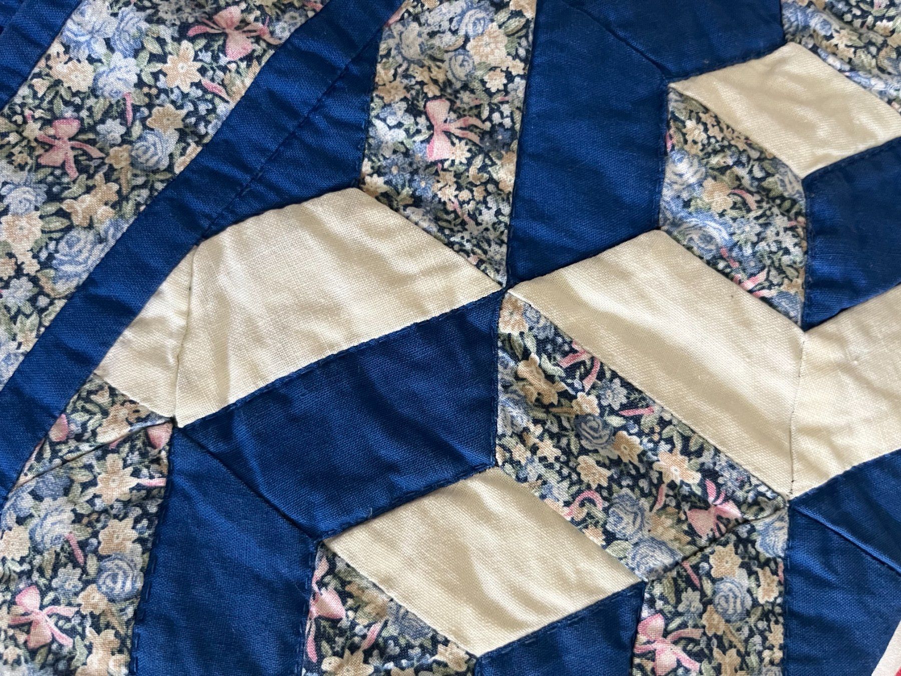 Foto & Immagini: Quilt Wandbehand – Usato da Luzern venduto da Lampion 2