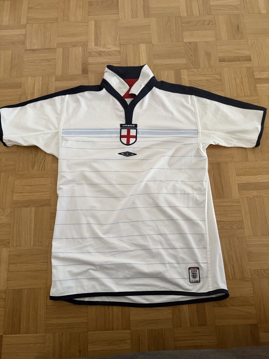 Umbro Canottiere & Pantaloni: Fussballtrikot England Umbro 2003/2005, doppelseitig!!! – Usato da Watt venduto da SwissBlueLine 1