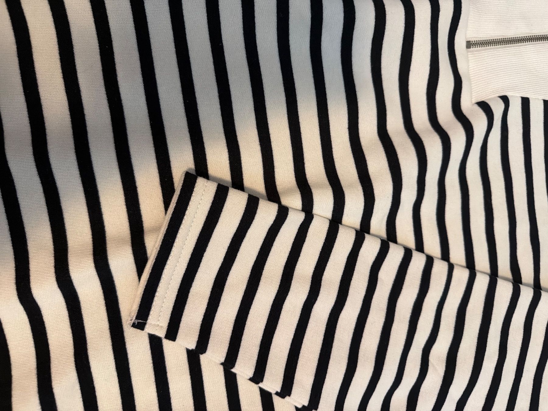 Zara Pulls & Sweat-shirts: Gestreifter Pullover mit Reissverschluss Zara – Neuf (Voir description) à Hettlingen par blu_tb6z 1