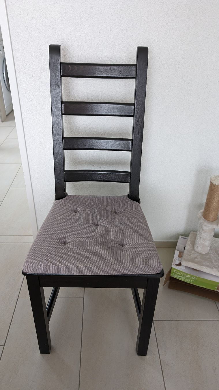 Ikea Sedie: Ikea Holzstuhl schwarz – Usato da Ganterschwil venduto da Nike18