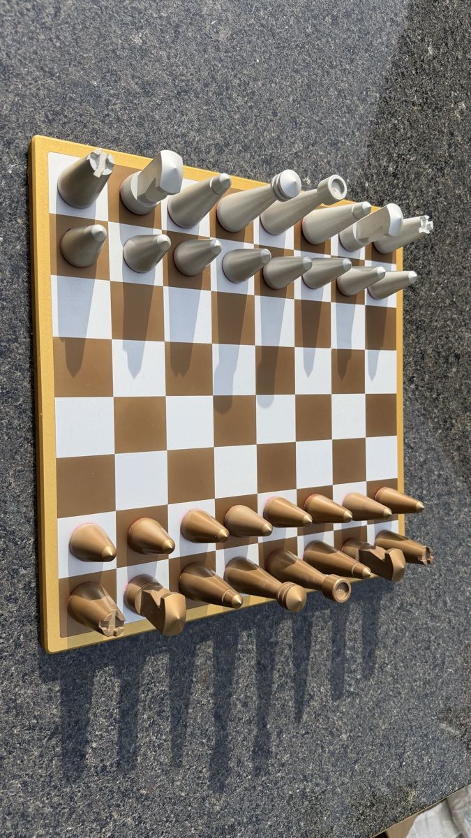 Giochi: Schachspiel mit modernem Design gebraucht – Usato da Schmidrüti venduto da Prismagepard69 2