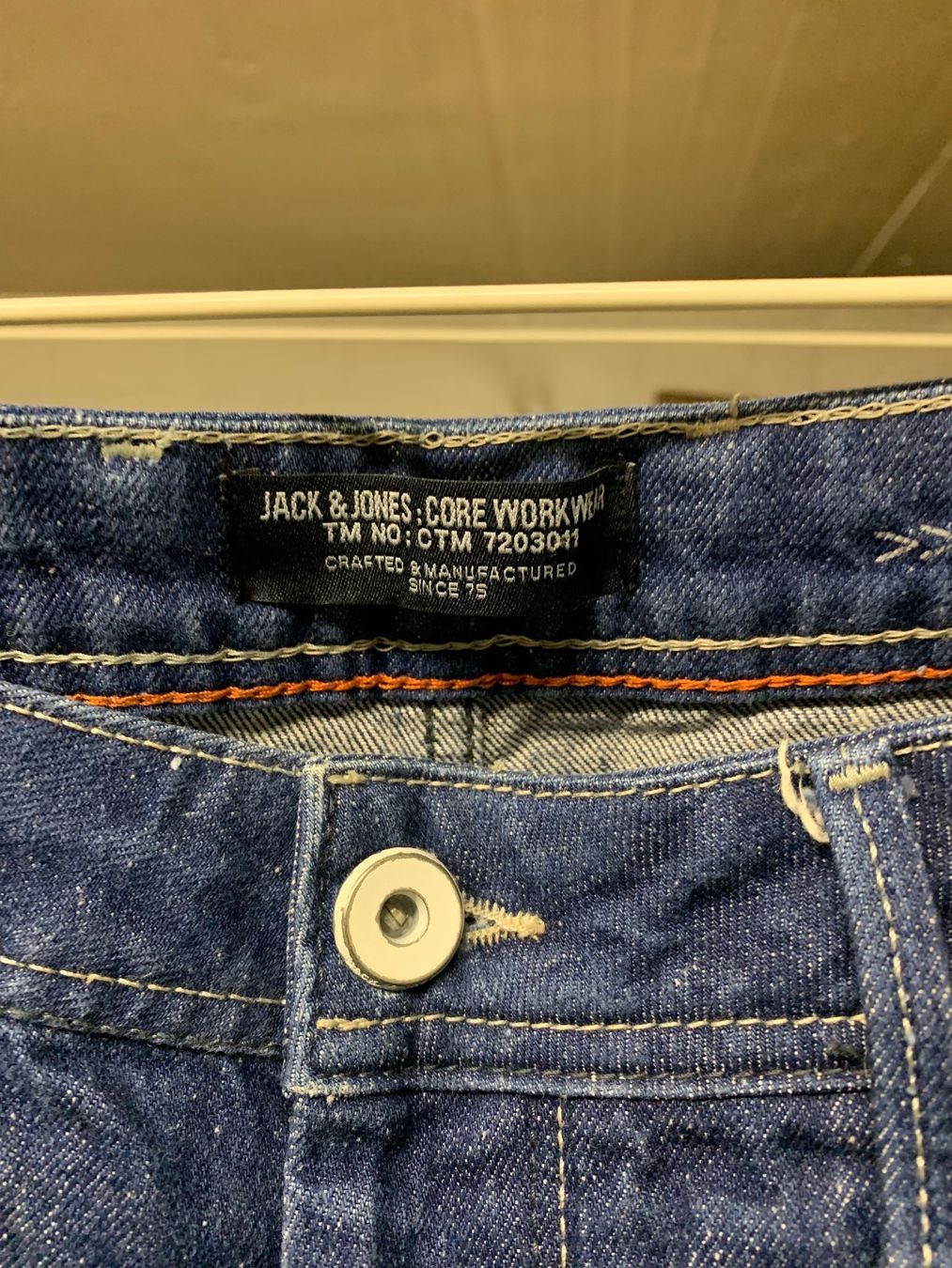 Pantaloni: Kurz Hose JACK & JONES grösse 42 – Usato da Thun venduto da jeff070 1
