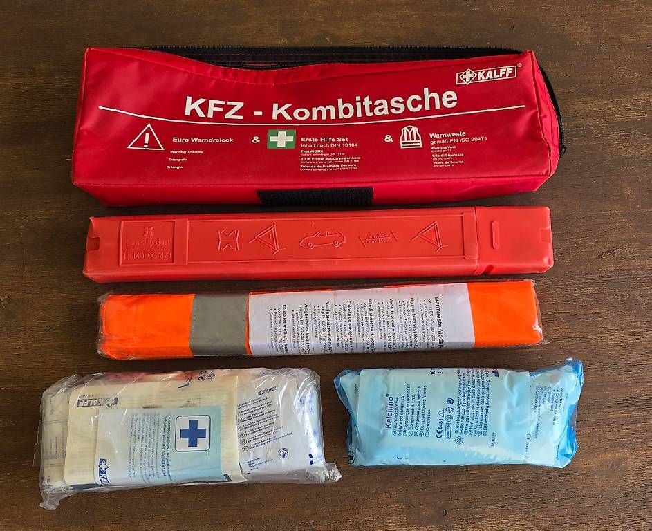 Kit di pronto soccorso: Warndreieck, Warnweste und Erste Hilfe Set – Usato da Steinerberg venduto da Bcsbcs