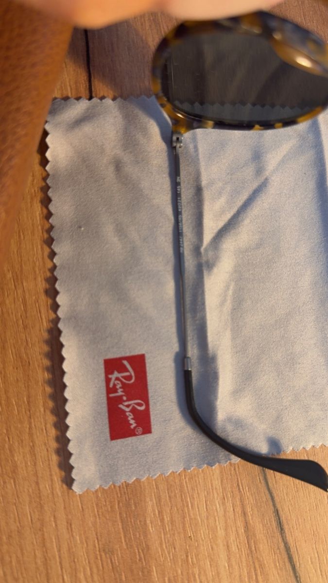 Ray-Ban Occhiali & Lenti: Ray-Ban Sonnenbrille mit Etui – Usato da Bern venduto da oaicu 3