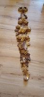 Schöne geschnitzte Holzverzierung