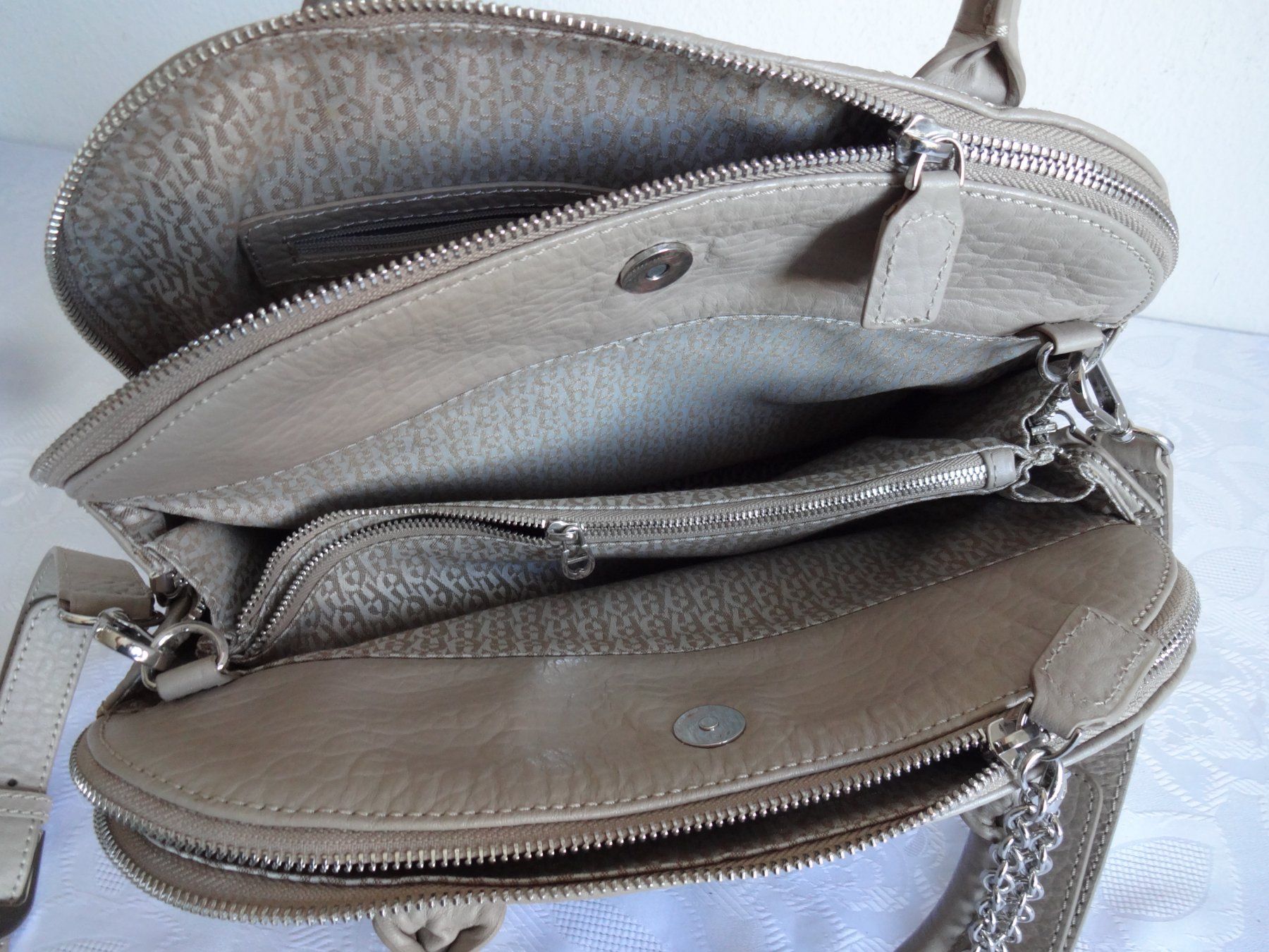 Aigner Borse da donna: Orig. "" AIGNER "" Hand oder Umhänge Leder Tasche – Nuovo (secondo la descrizione) da Frauenfeld venduto da Riaa 8