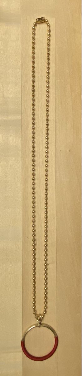 Catenine: Goldfarbene Kette mit Anhänger, Statementkette, rot, Gold – Usato da Lyss venduto da Sibella56