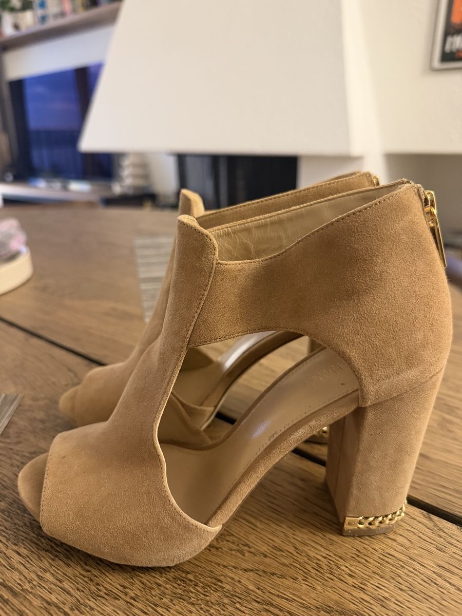 Michael Kors Scarpe da donna: Michael Kors Suede Heels Size 6M  – Usato da Horgen venduto da Elizhadz 2