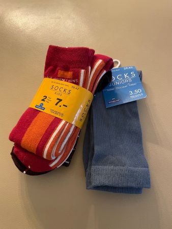 2 neue Kniestrümpfe und 1 Paar neue Socken in Gr. 39-42