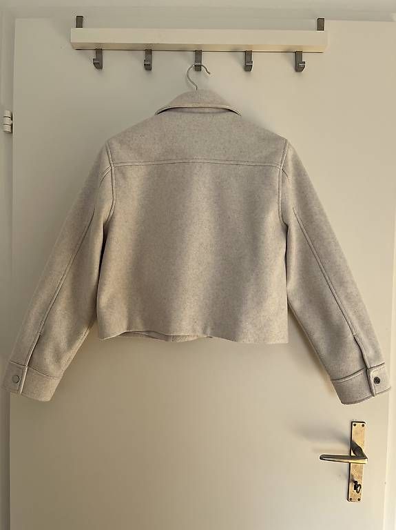 Giacche: ZARA Jacke in Beige, Grösse M – Usato da Zürich venduto da Imaime 1