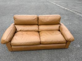 Pilottons Frau Schickes Ledersofa Cognac 2-Sitzer Vintage