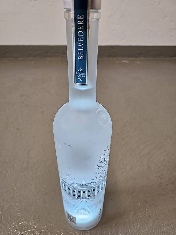 Bevande alcoliche: Vodka Belveder 1.75lt. Mit integrierter Beleuchtung – Usato da Thun venduto da Sir09 3