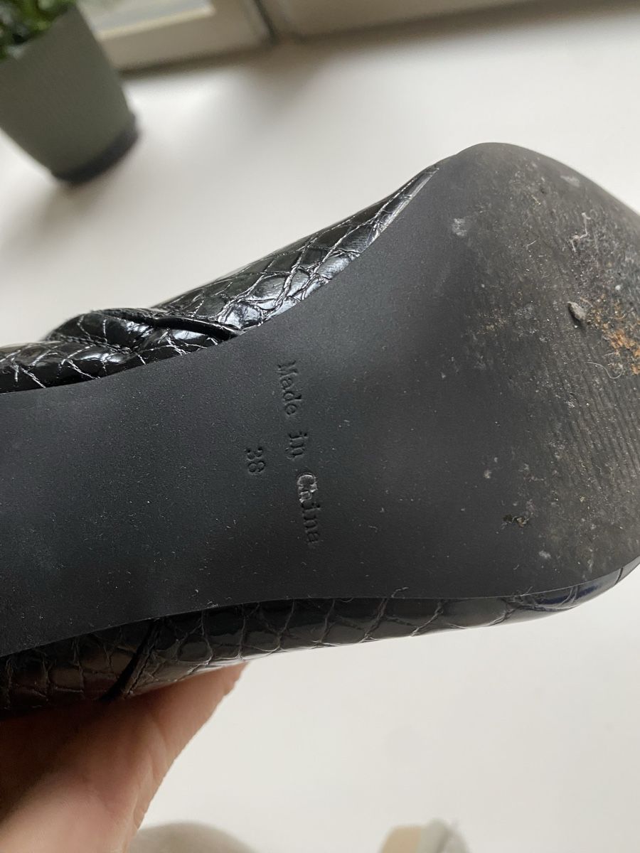 Damenschuhe: Schwarze Kroko-Stiefeletten Gr. 37 – Gebraucht aus Widen von juinl 2
