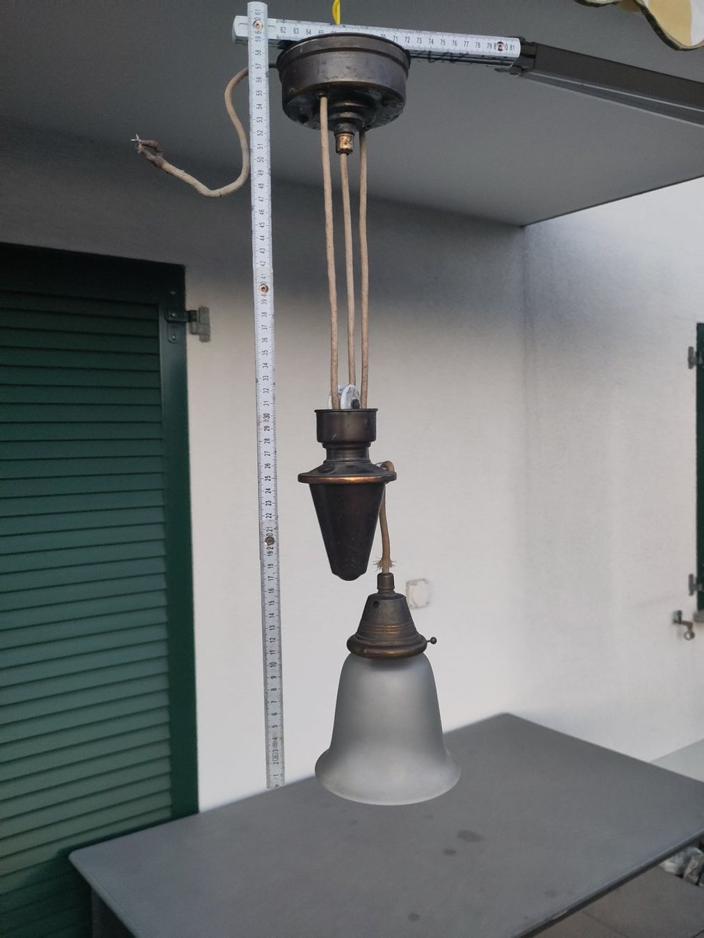 Lampade: Antike höhenverstellbare Lampe mit Gegengewicht – Usato da Oberbüren venduto da EBMA01