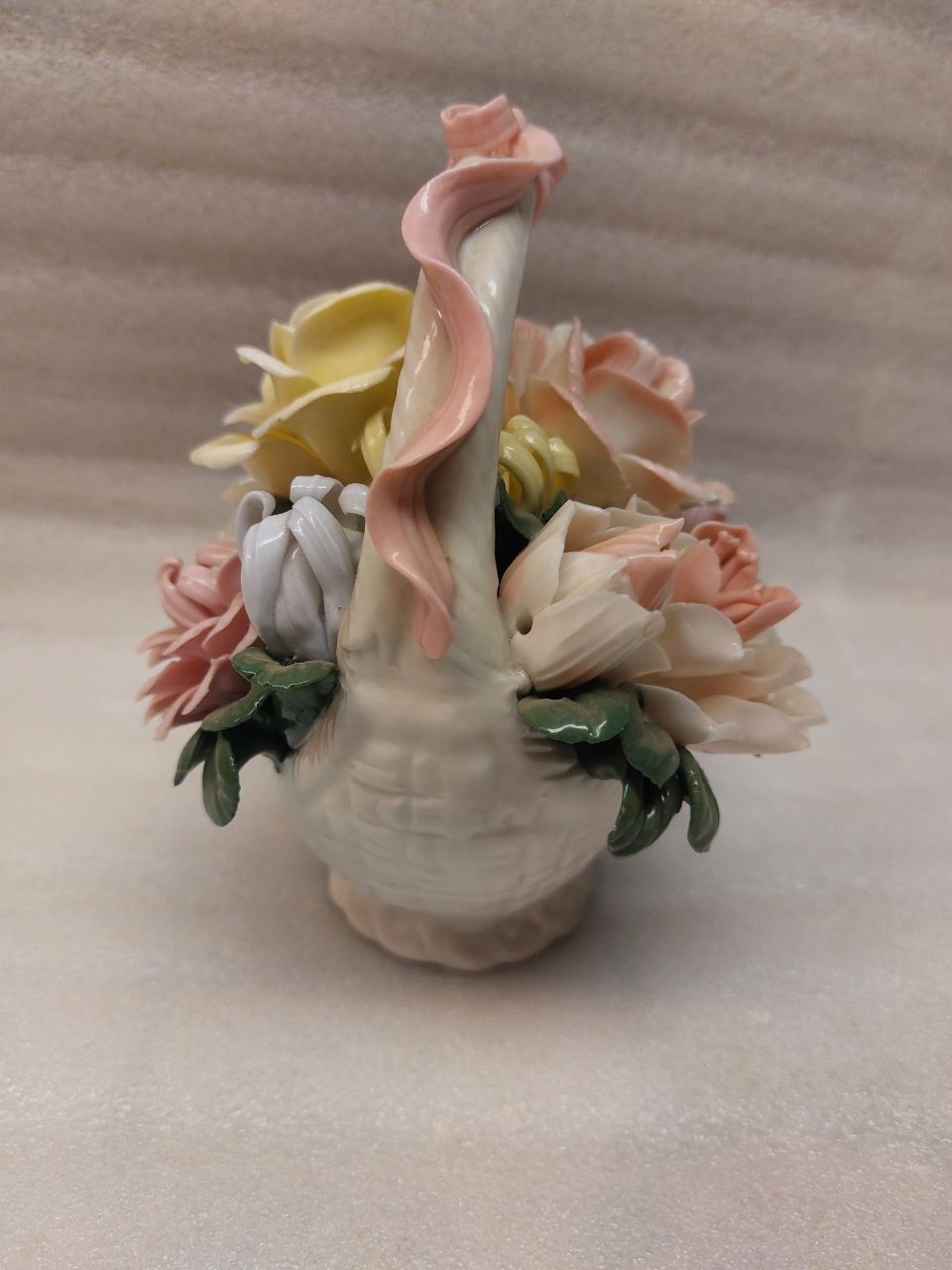 Statuette: Ceramic flower basket, spring decoration – Usato da Pambio Noranco venduto da TREBORLOP 5