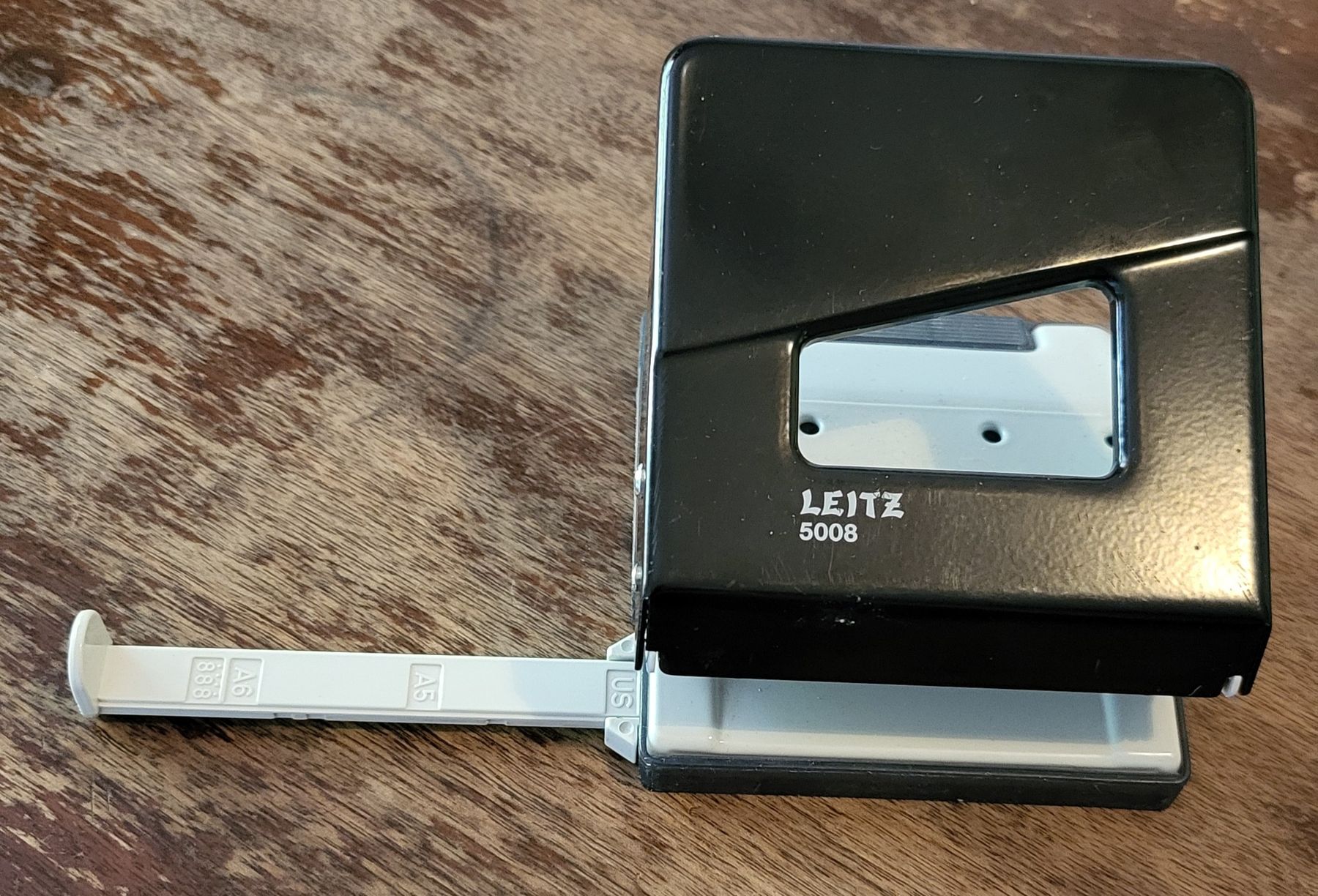 Leitz Tutti gli attrezzi: Leitz Locher 5008 schwarz gebraucht – Usato da Thun venduto da harry999 1