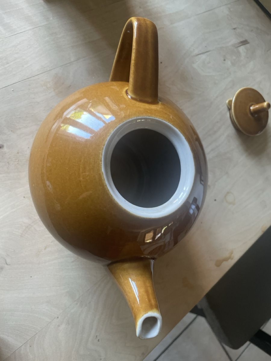 Rössler Teiere: Brauner Rössler Tee-Krug mit Deckel.1,2 Liter – Usato da Muttenz venduto da Fertal