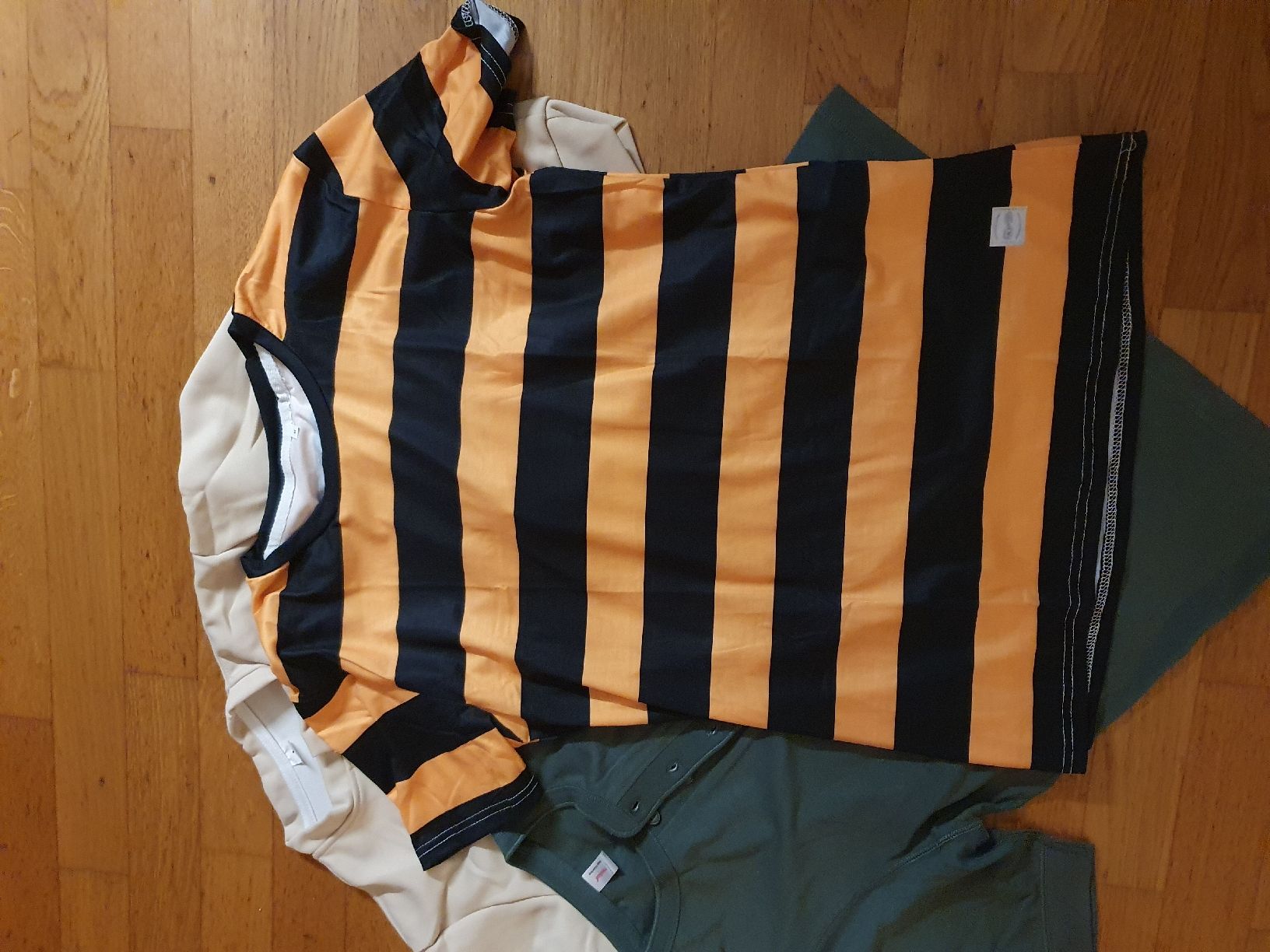 Costumi: Vintage Fasnachts Kleider – Nuovo (secondo la descrizione) da Kriens venduto da delee 3