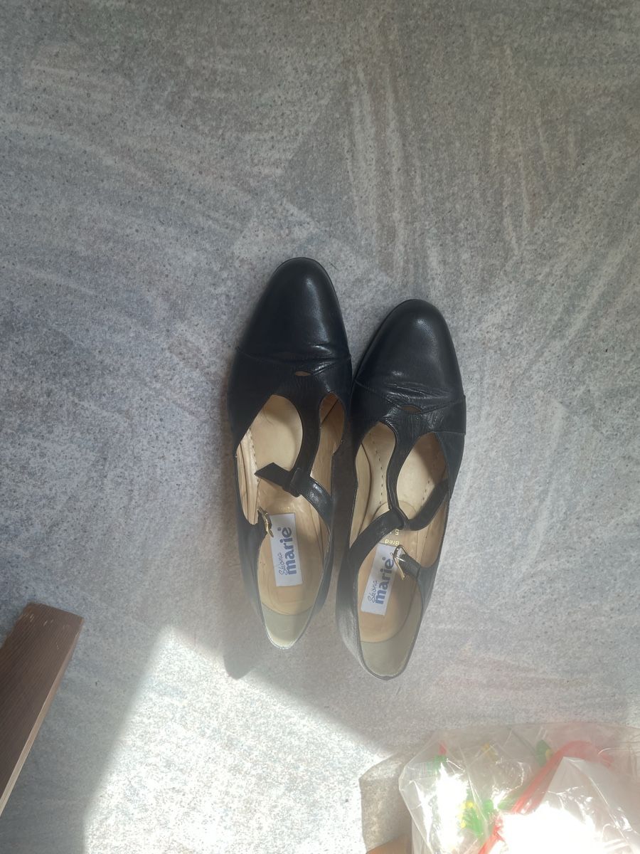 Scarpe da donna: Leder Damen Schuhe in 38,5 – Usato da Schaffhausen venduto da bmi_5j58 5