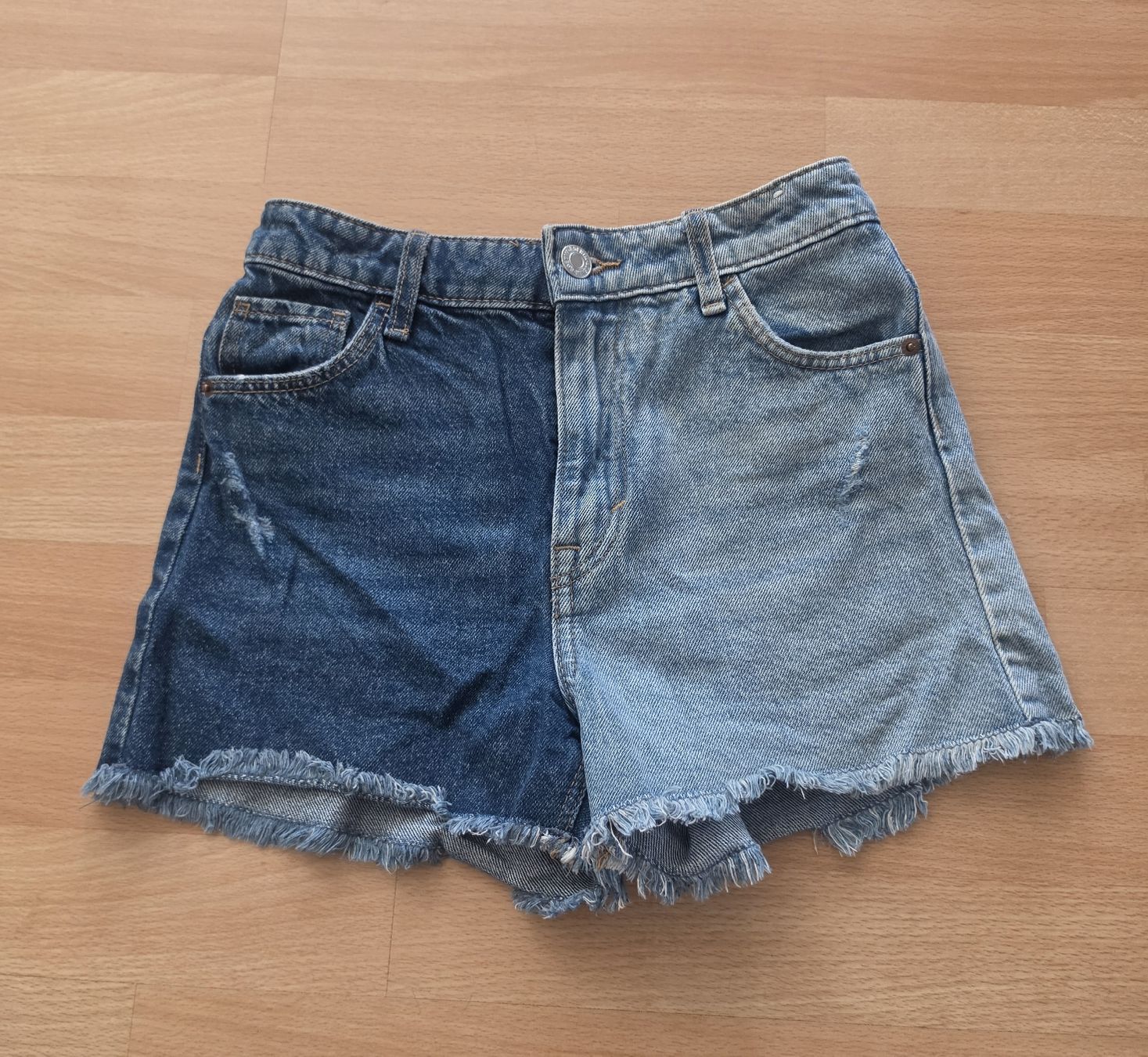 H&M Pantaloni: Jeans Shorts Gr.140 von H&M – Usato da Gerlafingen venduto da SiM_sch