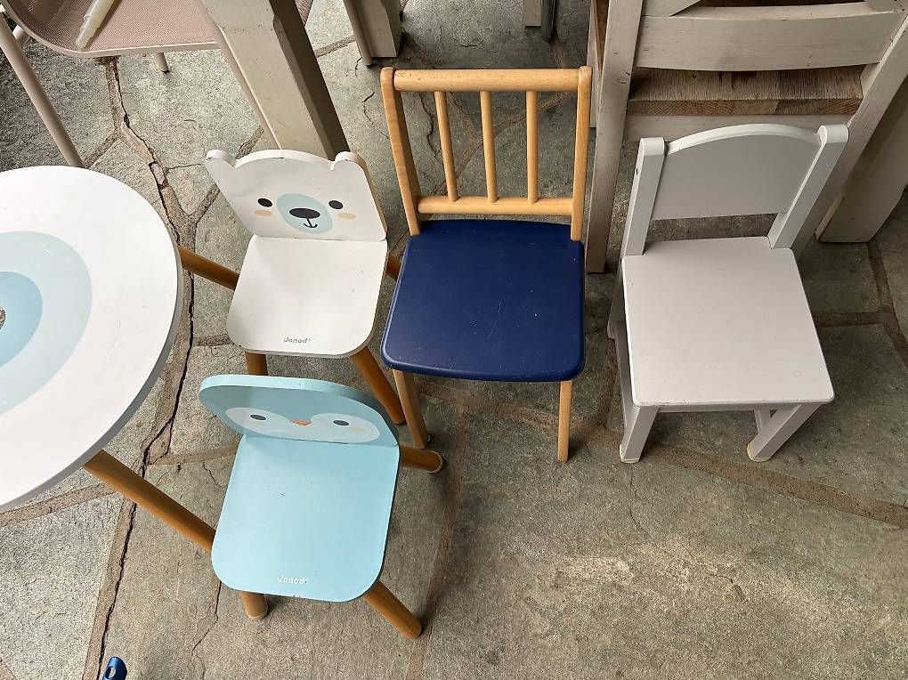 Set di tavolo e panche: Kindertisch mit 4 Stühlen – Usato da Zürich venduto da nackerl 3