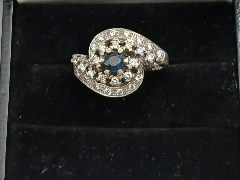 Anelli: Bague saphir et diamants – Usato da La Chaux-de-Fonds venduto da curtitswisswatches