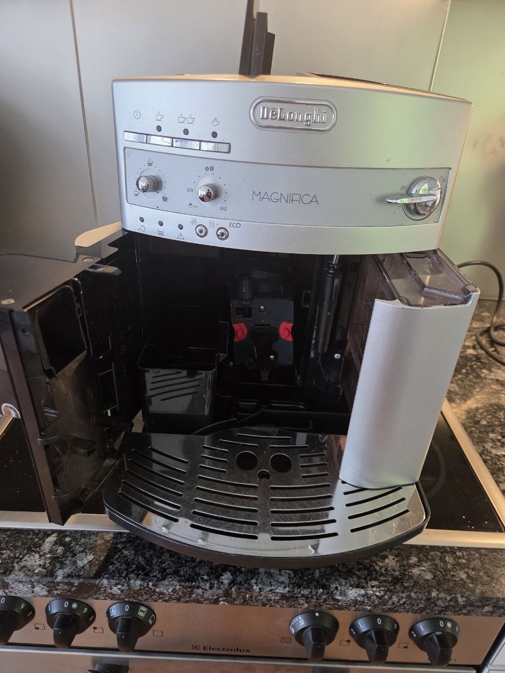 De'Longhi Kaffeemaschinen & Espressomaschinen: Kaffeemaschine DeLonghi Magnifica gebrauch – Gebraucht aus Seewis-Schmitten von Clava24 3