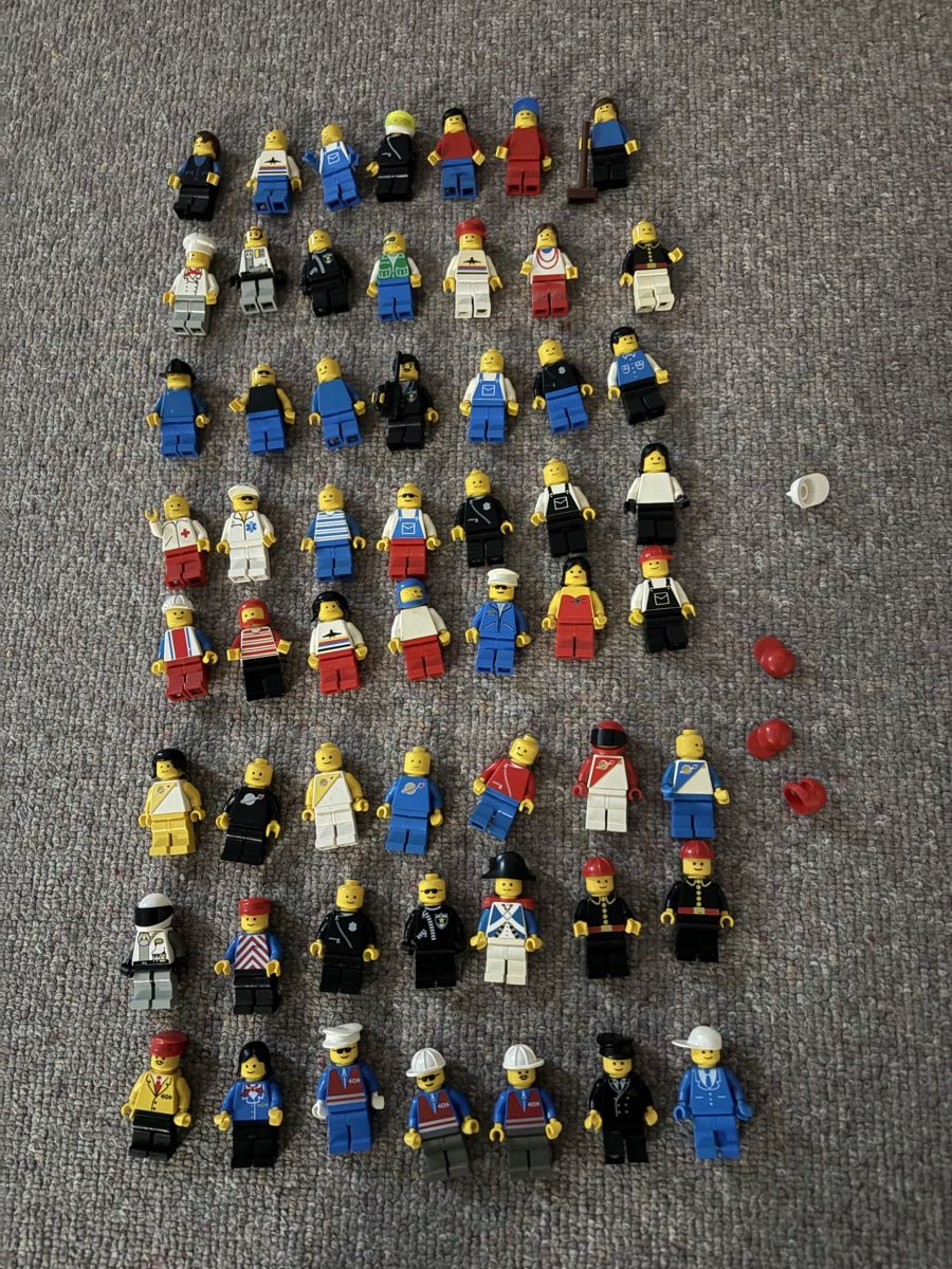 Lego Giocattoli: 56 x Lego Figuren, space , SBB , koch, polizei – Usato da Sevelen venduto da gsandax