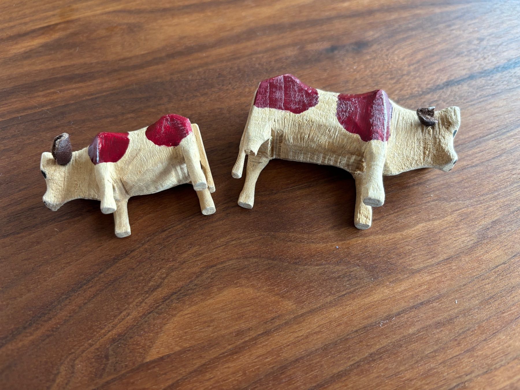 Figuren: Antike Holzkühe – Gebraucht aus Volketswil von PHTLS 2
