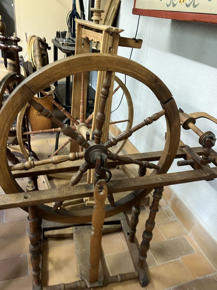 Rouets anciens: Antike Spinnräder – D'occasion à dietikon par Fisdirektor 1