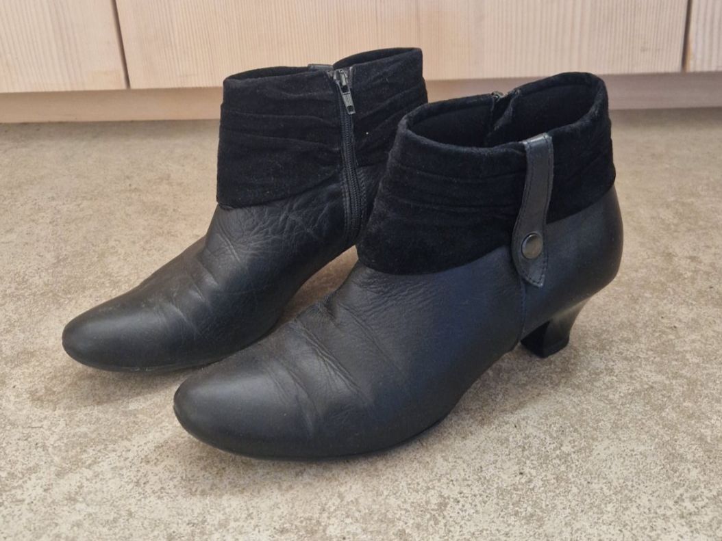 Damenschuhe: Schwarze Lederschuhe mit Absatz – Gebraucht aus Wald ZH von SuRoKi