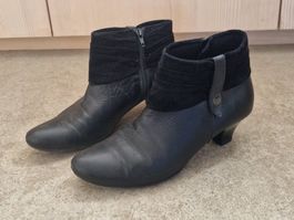 Schwarze Lederschuhe mit Absatz
