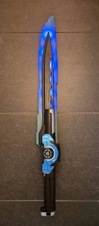 Giocattoli: Spada giocattolo con luci blu - come nuova! – Nuovo e nell'imballaggio originale da Giubiasco venduto da vdv_9z9n