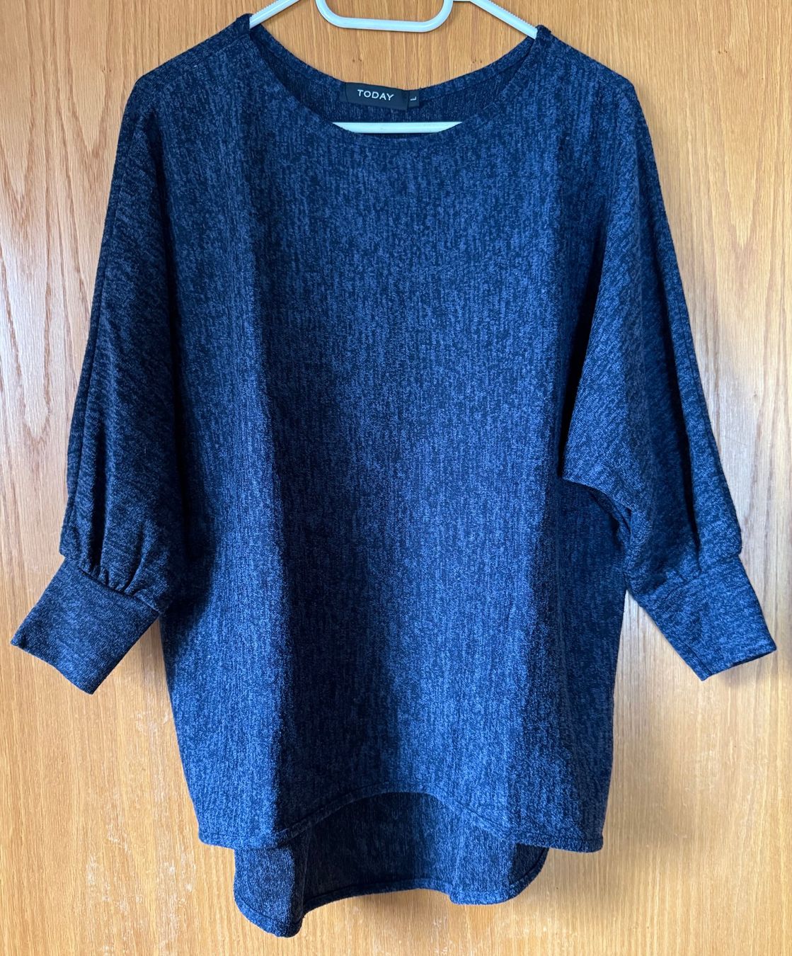 Pulls & Sweat-shirts: Pulli Today, grau-schwarz-blau – D'occasion à Zäziwil par kreative-ideen