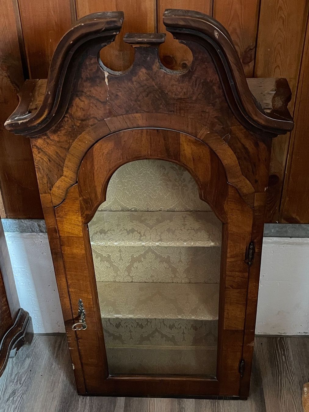 Vetrine: Antike Wandvitrine in gutem Zustand – Usato da Volketswil venduto da rubin74