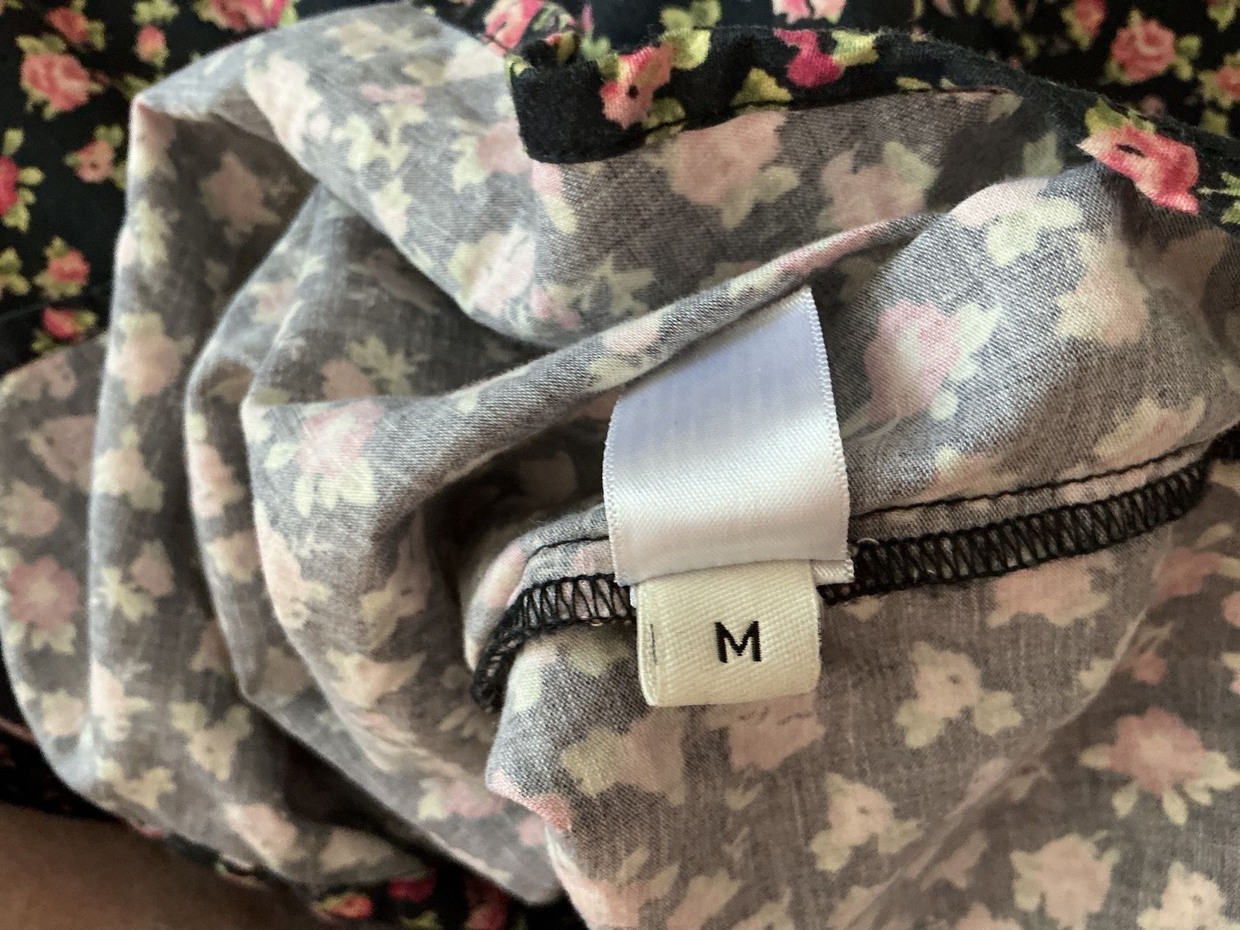 Camicette: Wunderschöne Bluse mit Rosenmuster – Usato da Triesen venduto da boston7 4