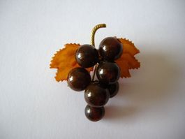 BROSCHE „WEINTRAUBE“ BALTISCHER BERNSTEIN ? SOWJETUNION ?