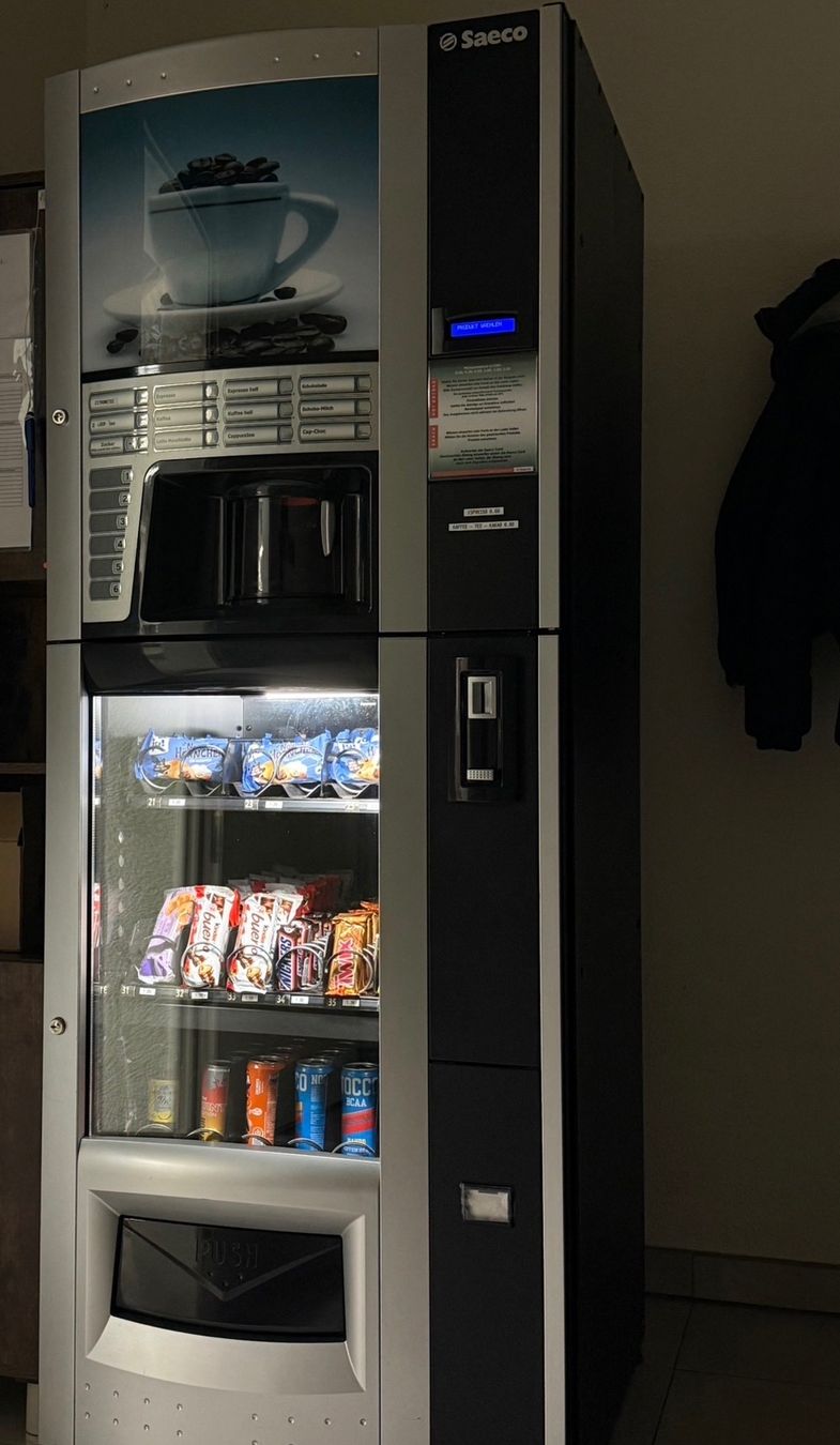 Altro per Gastronomia & Hotel: Kaffeeautomat / Snackautomat – Usato da Wigoltingen venduto da Lhp 2