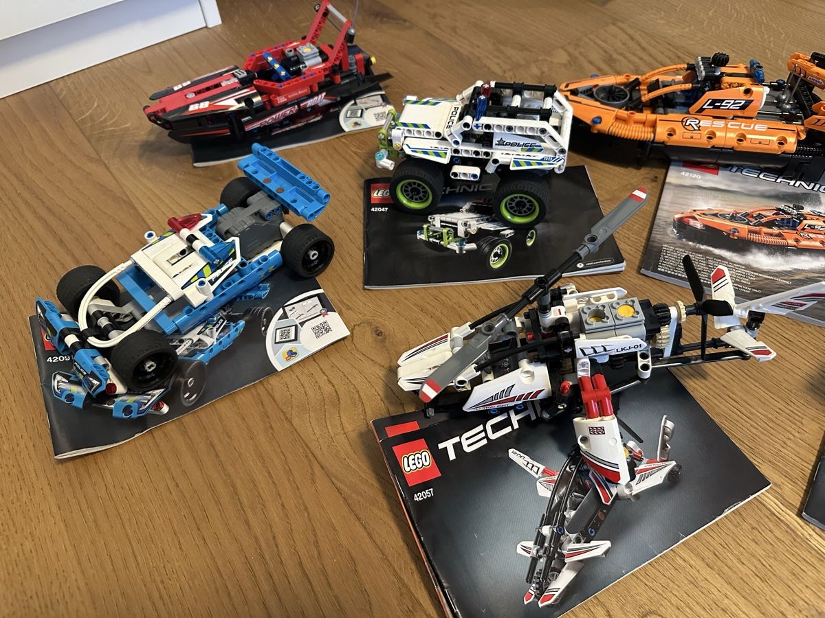 Lego Giocattoli: LEGO Technic: 7 Sets! Top! – Usato da Fällanden venduto da mli_q65g 1