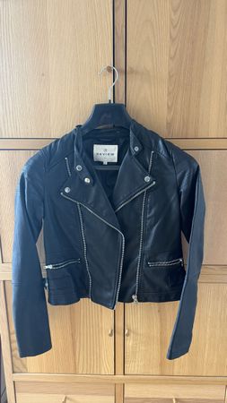 Schwarze Kunstlederjacke für Damen, Grösse S, perfekt für de