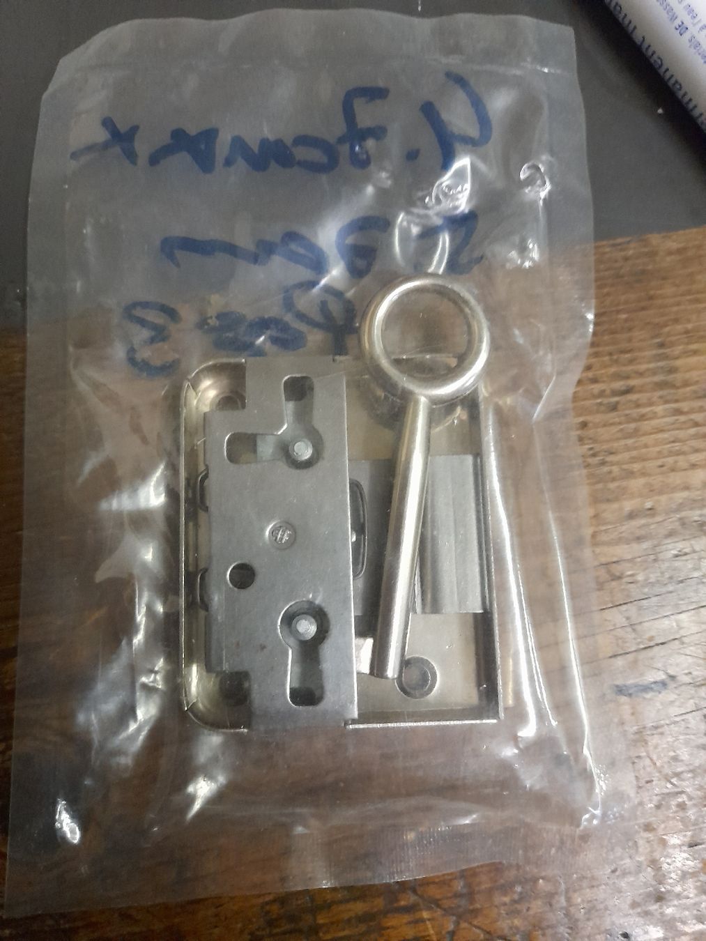 Schlösser: Schrankschloss 4.7cmx5.7cm Pos.No.3 – Neu und originalverpackt aus Stetten AG von Maschinenwarencenter 1