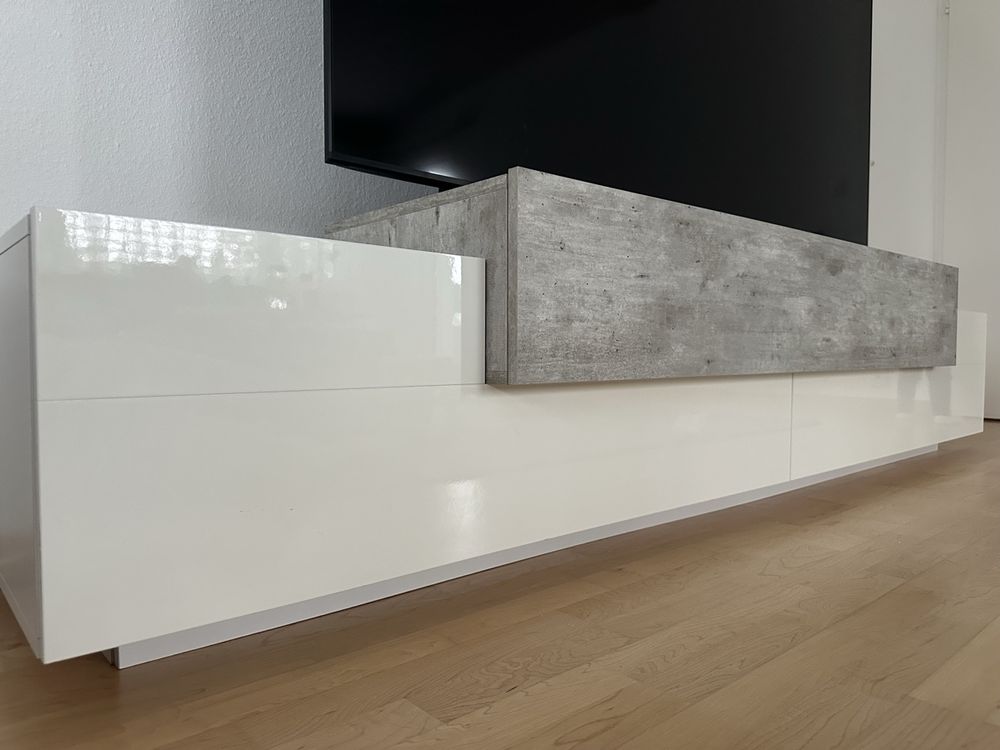 weisses-tv-m-bel-mit-beton-optik-gebraucht-in-b-lach-f-r-chf-3-nur