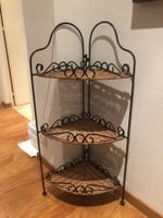 Etagère d'angle vintage en osier et fer forgé