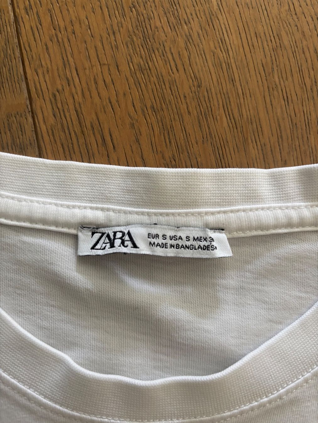 Zara T-shirt: Basic weisses T-Shirt – Usato da Trübbach venduto da Nico.Broder 3