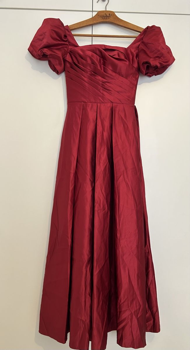 Kleider: Elegant Maroon Gown – Gebraucht aus St.Josefen von lop_lh8d 1