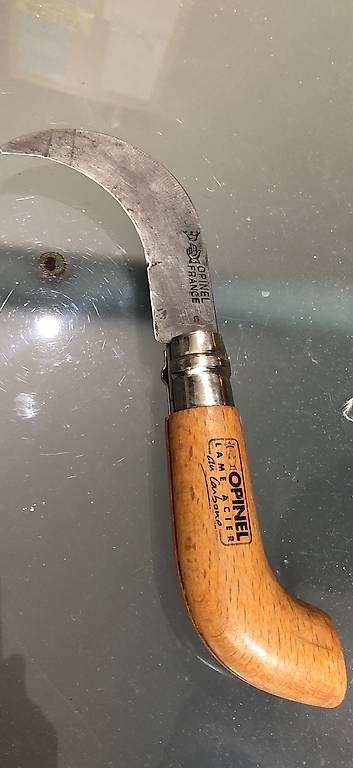 Coltelli tascabile: Opinel serpette Acier au carbone  – Usato da La Chaux-de-Fonds venduto da reg_yw68 1