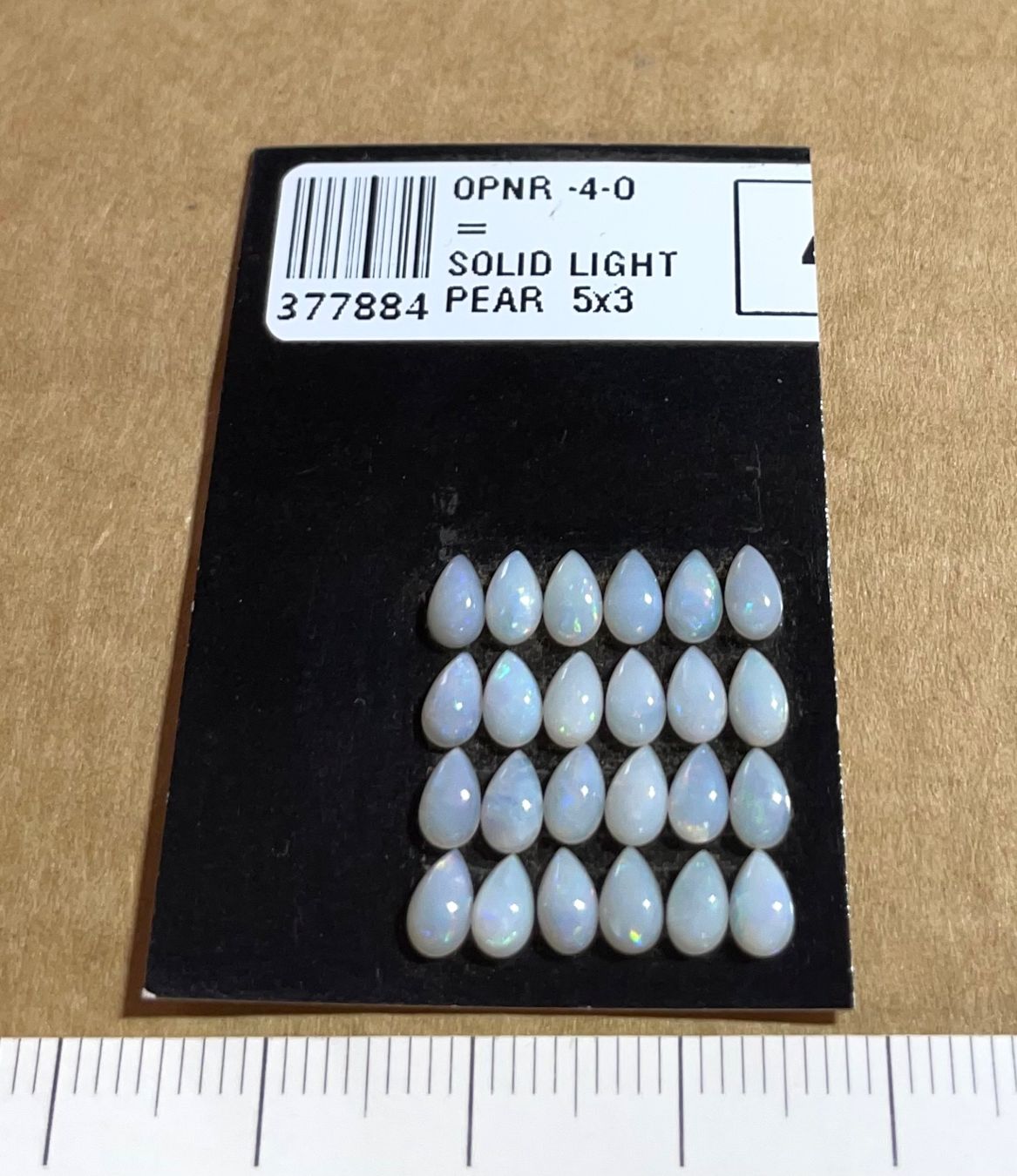 Fossili: 24 Stk  Cabochons Opal  echt winzig neu   SET – Nuovo e nell'imballaggio originale da Leuggern venduto da gemshow 6