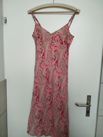 Leichtes Sommerkleid, rot, mit Paisley-Muster, Grösse L